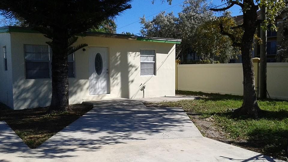 1st image of 300 NW 20th Ter