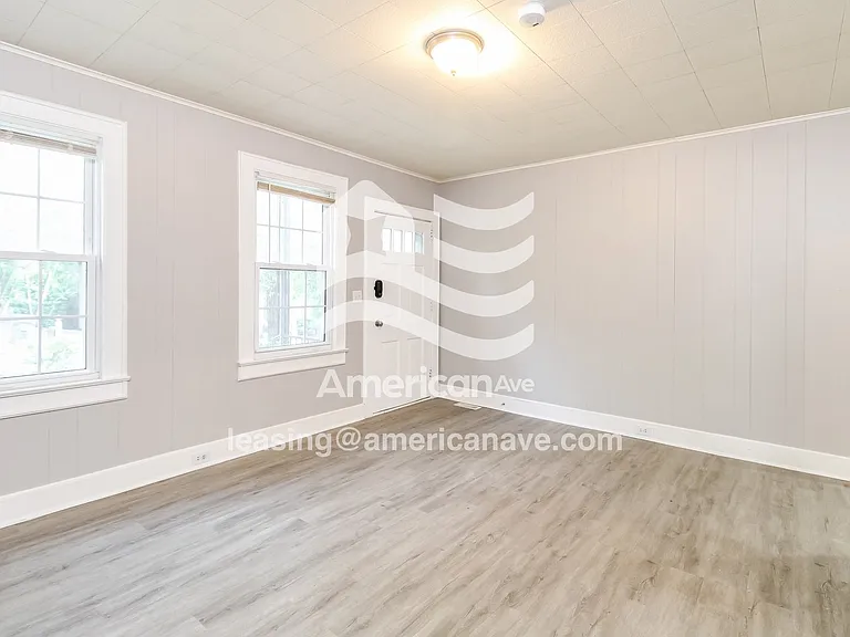 556792_003_wm_-_living_room_12920676.jpg