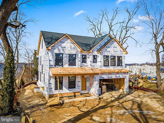 2nd image of 1158 E Riverside Ave