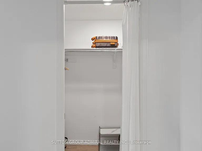 555 Yonge St #510 — Photo 14