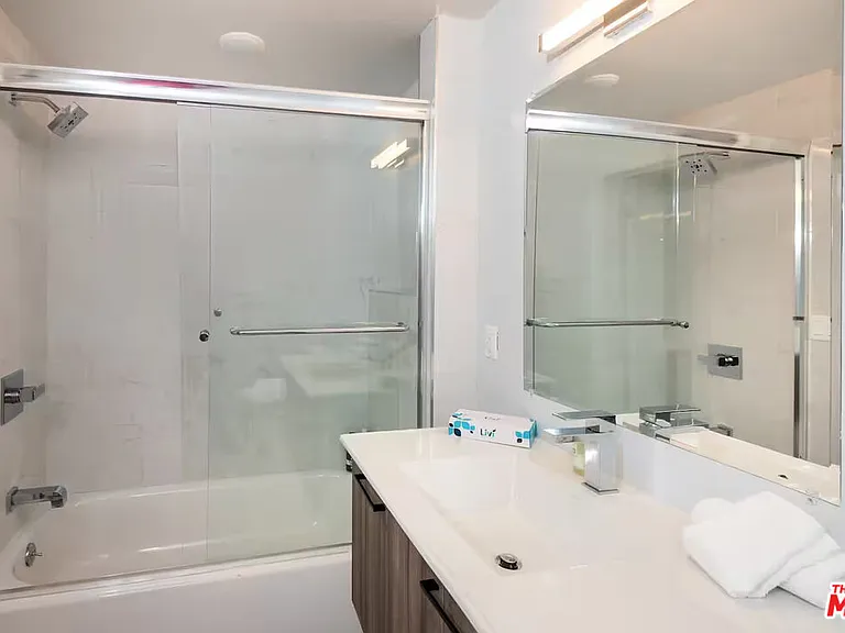 917 S Berendo St #303 — Photo 9