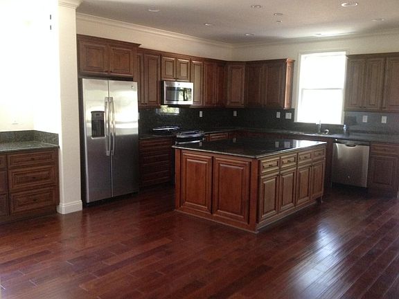 3rd image of 105 Dahlia St