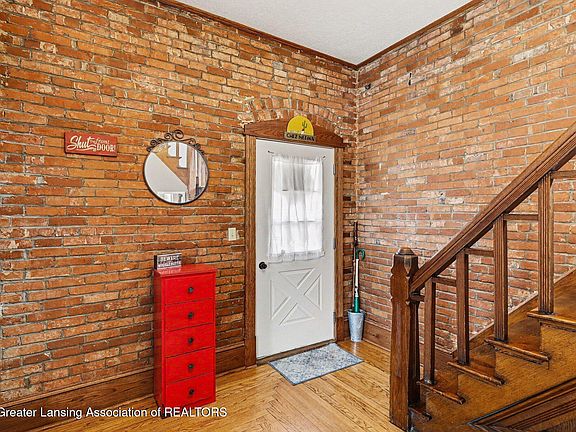 5th image of 909 N Clinton Ave