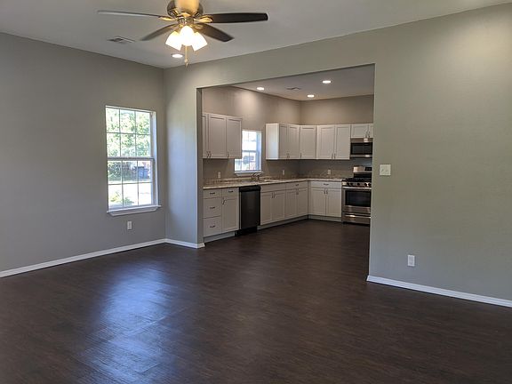 Living Room (Photo 2)