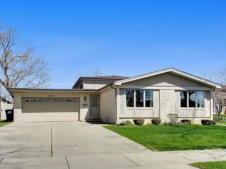 634 W Millers Rd — Photo 1