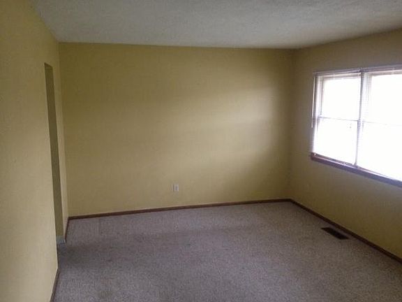 5th image of 317 Carol Ln