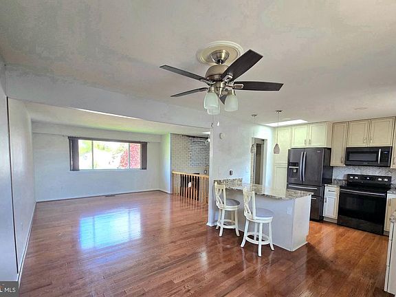 4th image of 8819 Sonya Rd