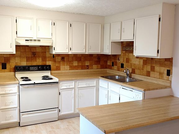 4th image of 7020 Woodthrush Dr #C