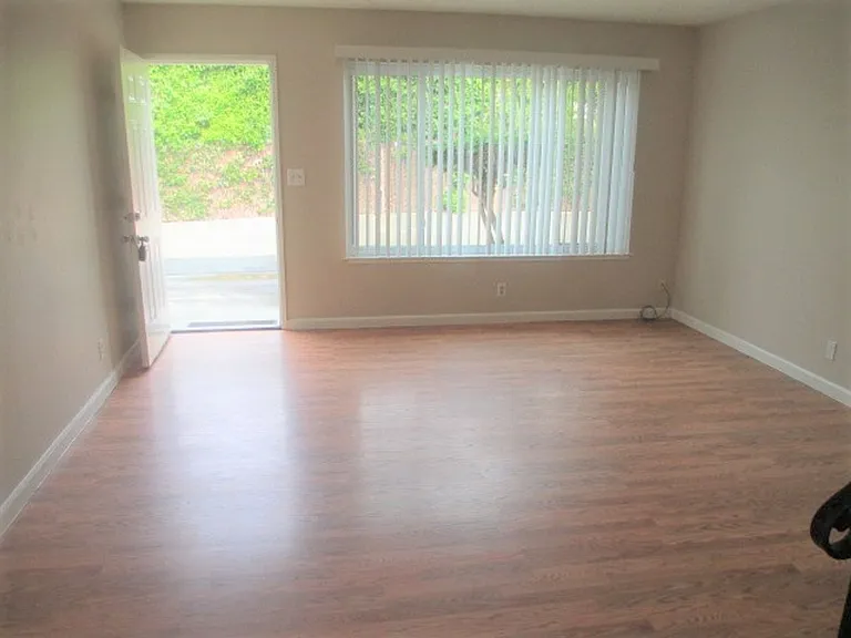 4560 Thornton Ave #15 — Photo 5