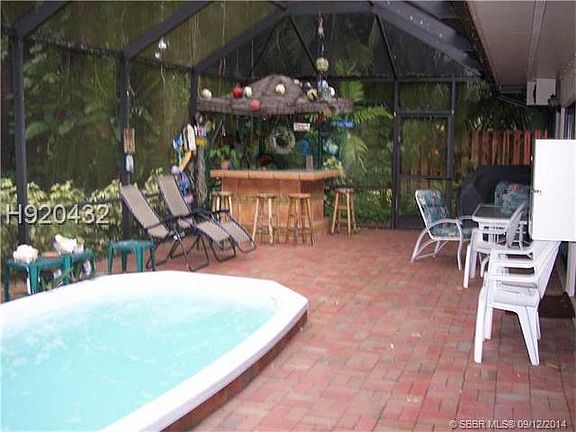 4th image of 5611 SW 40th Ave
