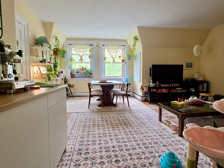 186 Naples Rd #4 — Photo 2