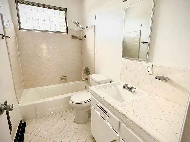 1038 N Sierra Bonita Ave #6 — Photo 4