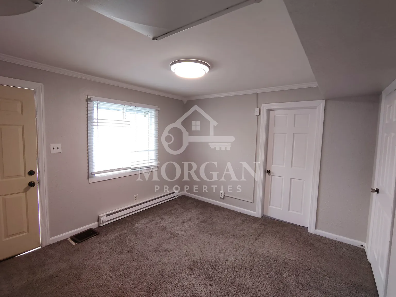 917 E 8TH ST - 2 — Photo 4