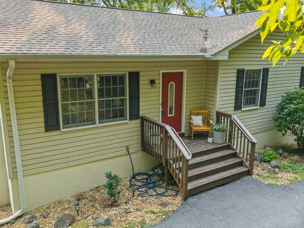 1336 Granny Smith Rd, Linden, VA 22642