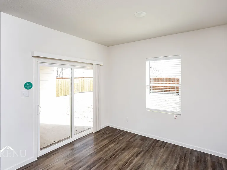 692 Wellington Dr — Photo 28