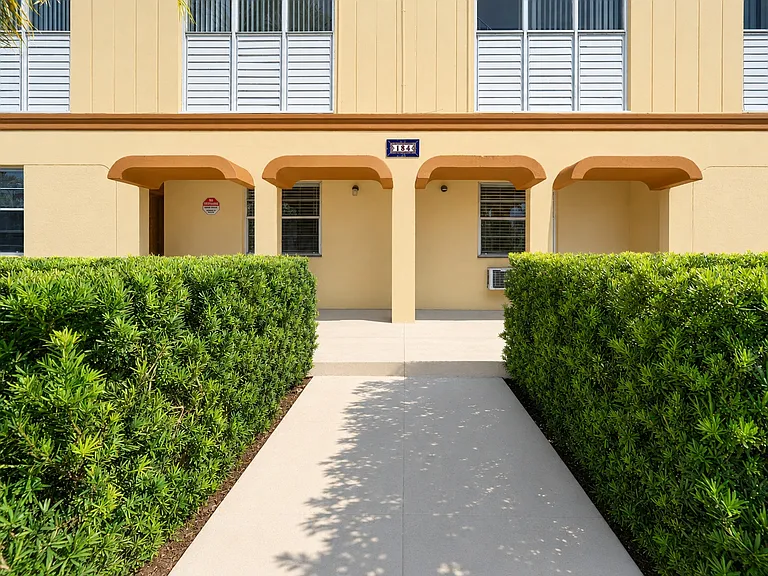 134 Salamanca Aveapt 9 #B — Photo 11