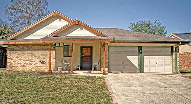 1st image of 415 Kalmia Dr