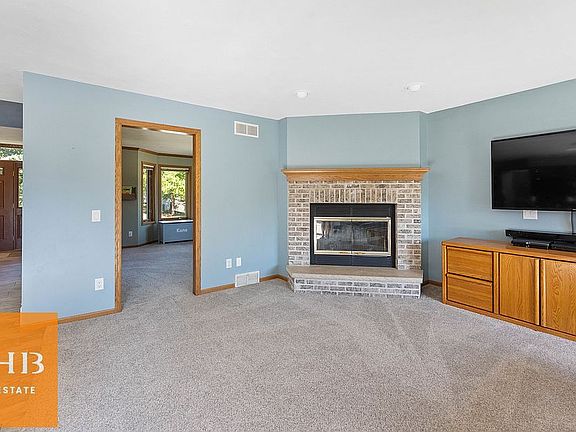 3rd image of 2768 Rosellen Ave