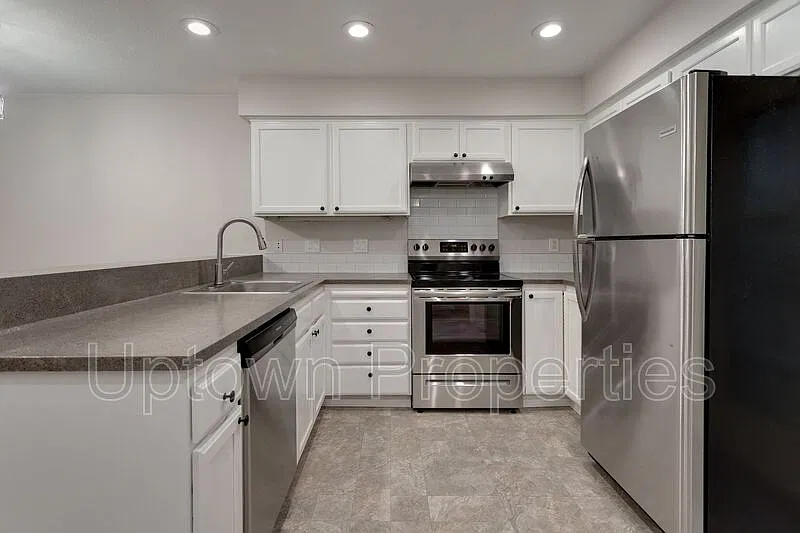 2 bed, 1.5 bath, 990 sqft, $1,895 — Photo 2