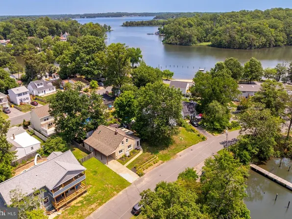 2033 Shore Dr, Edgewater, MD 21037