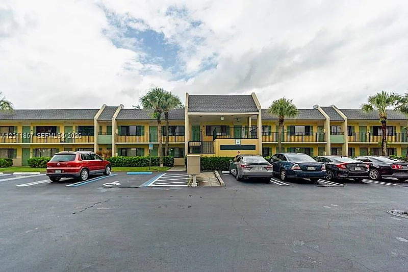 Building Photo - 1408 Meadows Cir W #1408
