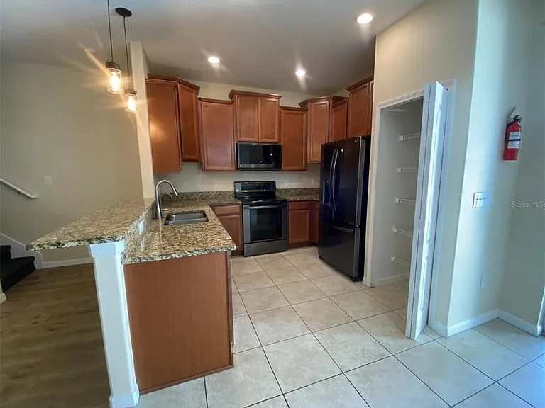 12013 Greengate Dr — Photo 5