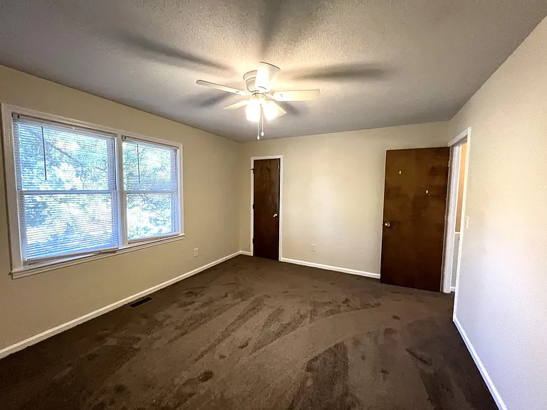 403 Lennon Dr — Photo 8