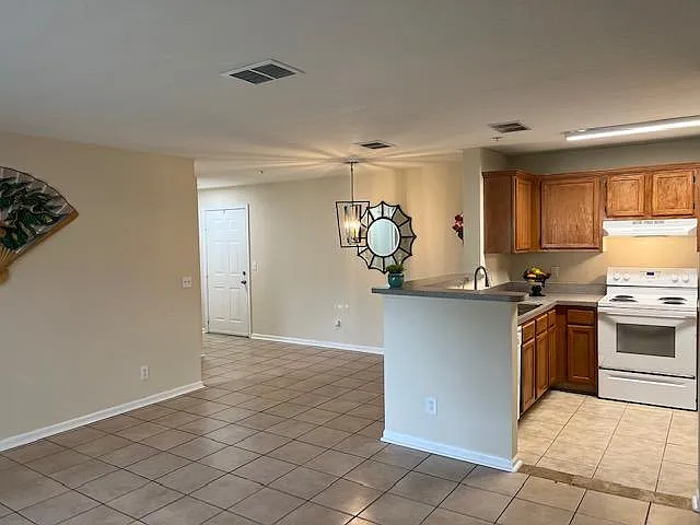 2 bed, 1100 sqft, $1,400 — Photo 4