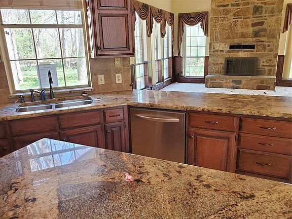 5th image of 1201 Kempton Park Ln