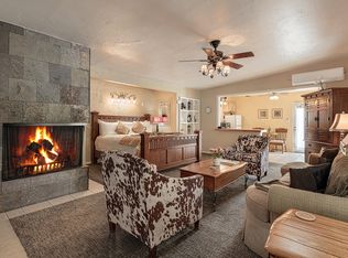 220 S Patencio Rd, Palm Springs, CA 92262