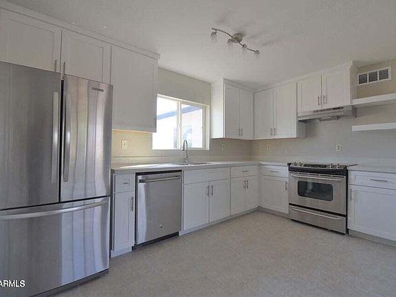 3rd image of 2535 E Southgate Avenue