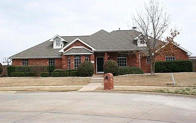 1st image of 812 Cresthaven Dr
