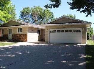 295 E Sesame St, Garner, IA 50438