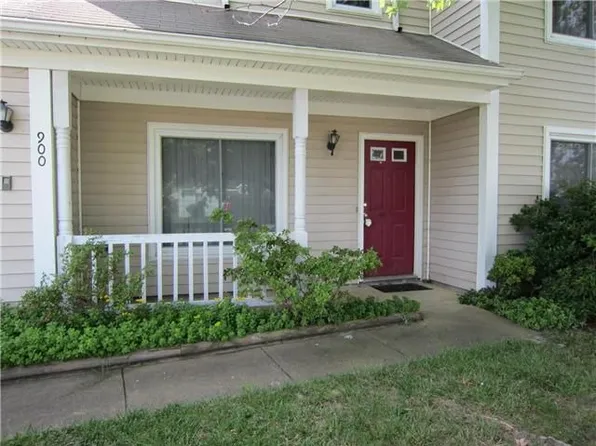 900 Martingale Ct, Virginia Beach, VA 23454