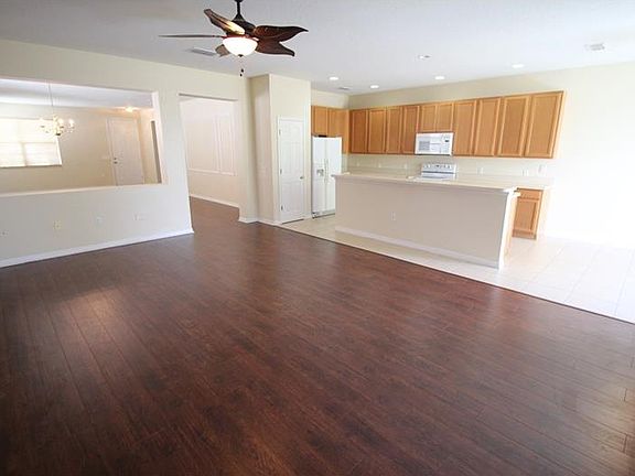 5th image of 2406 Winnipeg Dr