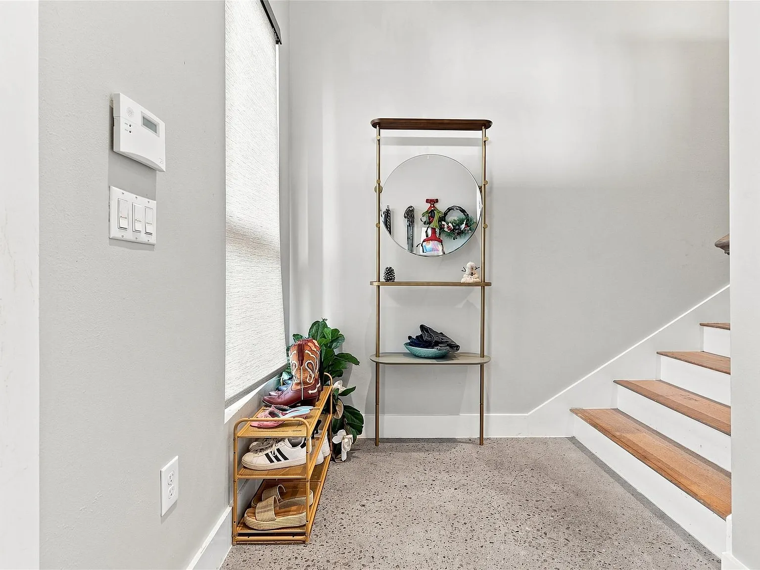 3 bed, 2.5 bath, 1915 sqft, $3,900 — Photo 3
