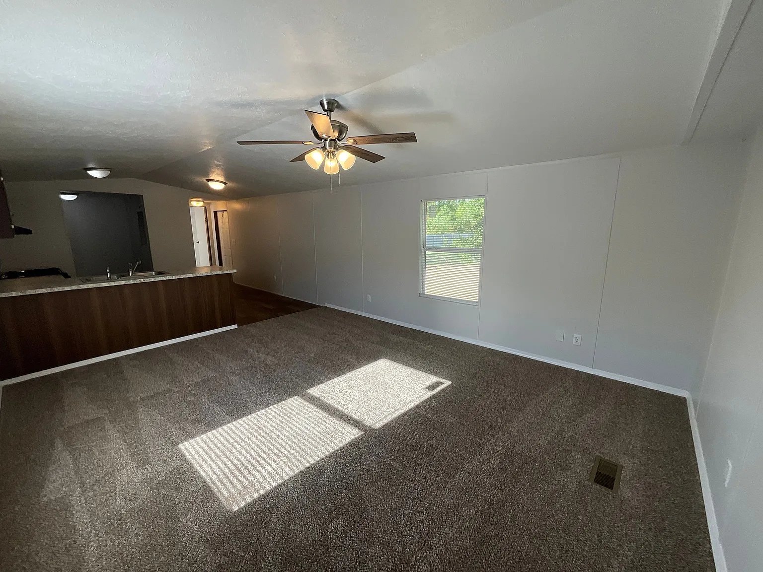 3 bed, 1064 sqft, $1,150 — Photo 2