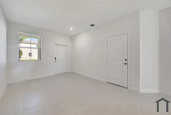 2574 SE 25th Dr — Photo 4