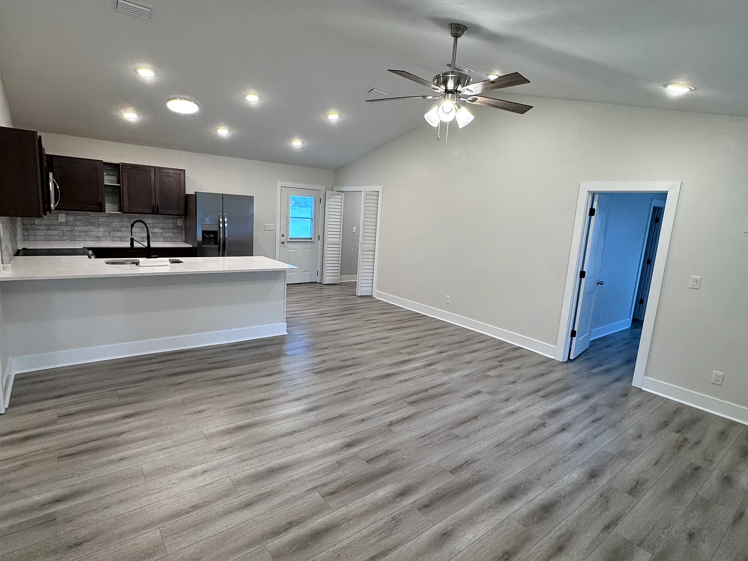 134 Brookside Dr — Photo 2