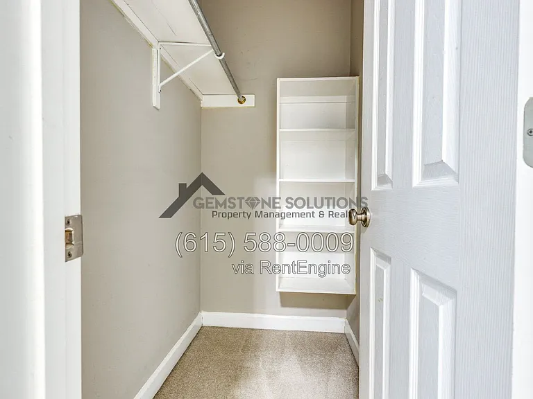 1012 McKenna Dr — Photo 31