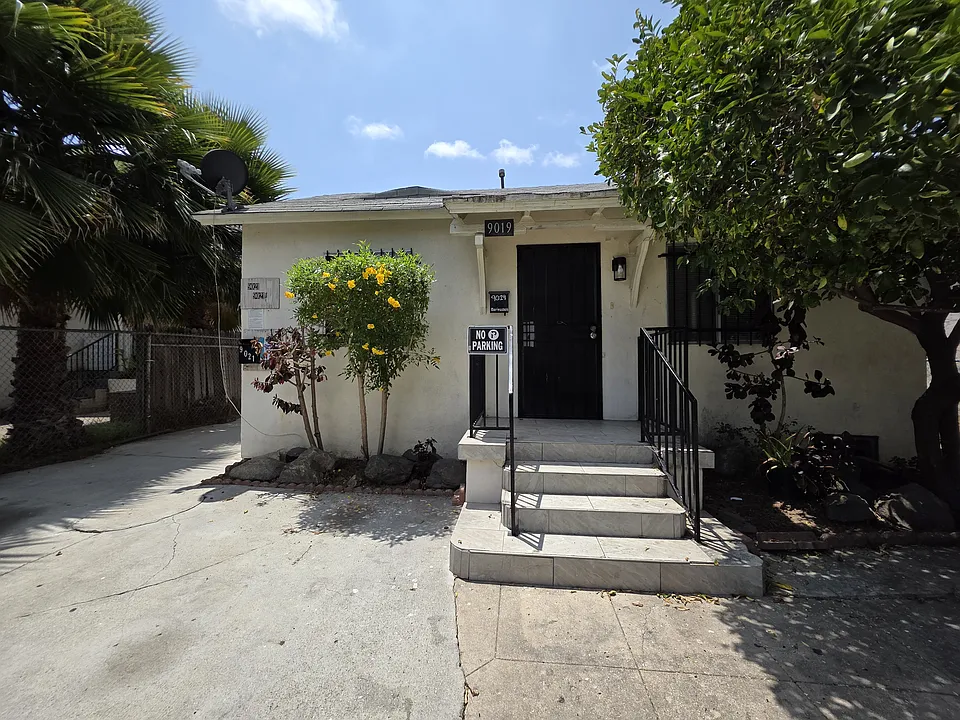 9021 1/2 Baring Cross St #9021-1/2