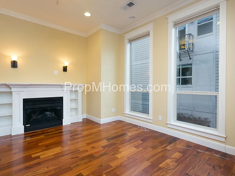 5121 N Williams Ave — Photo 2
