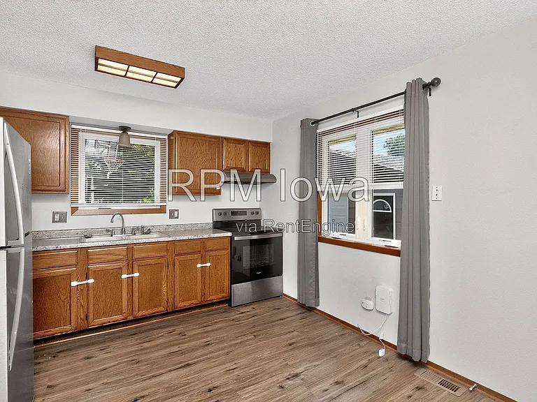 1614 NW Applewood St — Photo 12