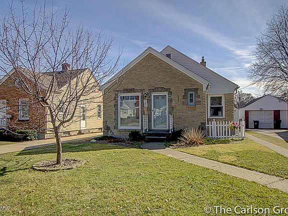 2nd image of 1052 Edna St SE