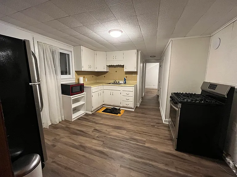 164 Helen St #2 — Photo 3