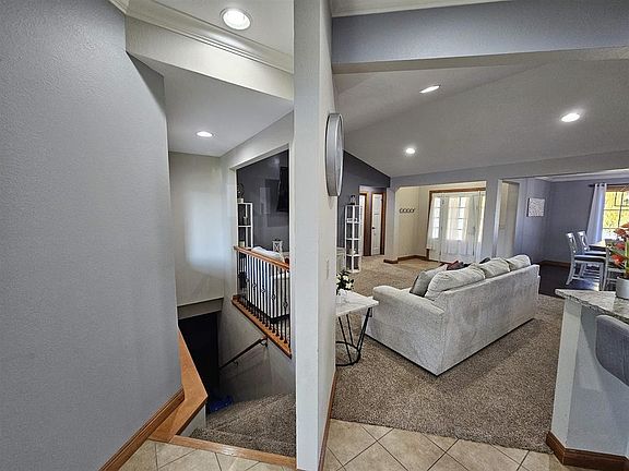 4th image of 803 Ragan Rd