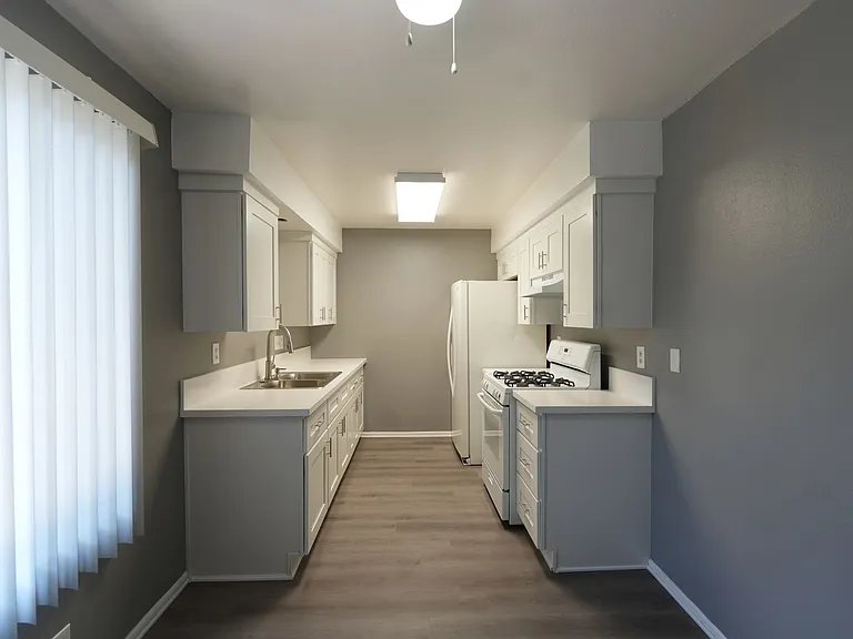 141 W Lambert Rd — Photo 6
