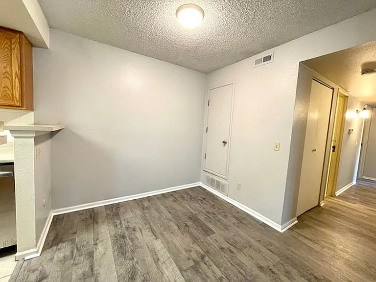 8555 Fairmount Dr #E203-E20 — Photo 14