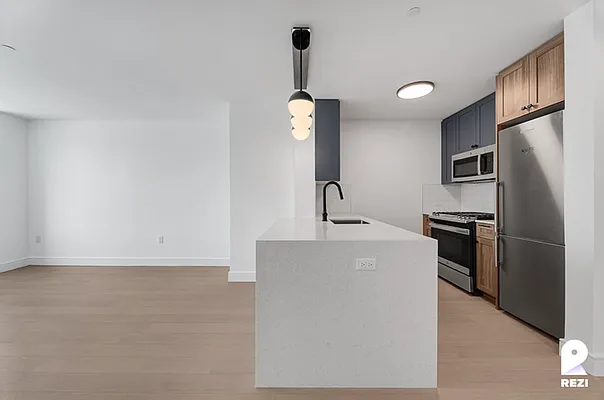 Rented by REZI | media 24