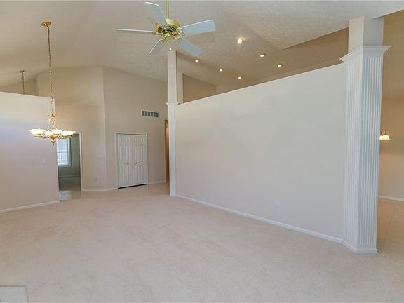 5th image of 15436 Oak Hollow Ln